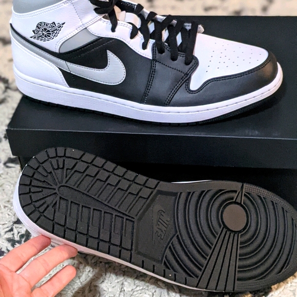 Air Jordan 1 Mid White Shadow 554724-073 Black Whi - Picture 5 of 6